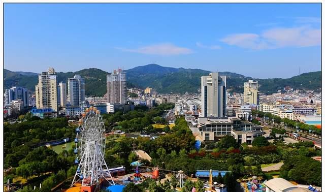 浙江玉環,擁有臺州路橋機場,還有大鹿島風景區